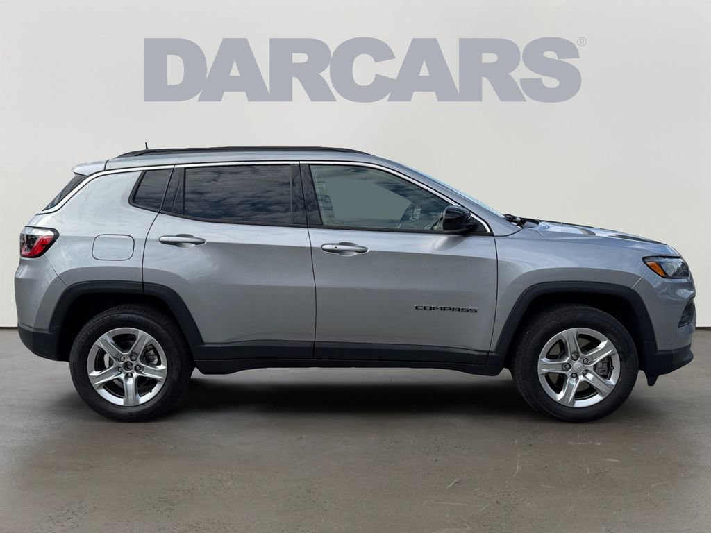 Used 2024 Jeep Compass Latitude image 8
