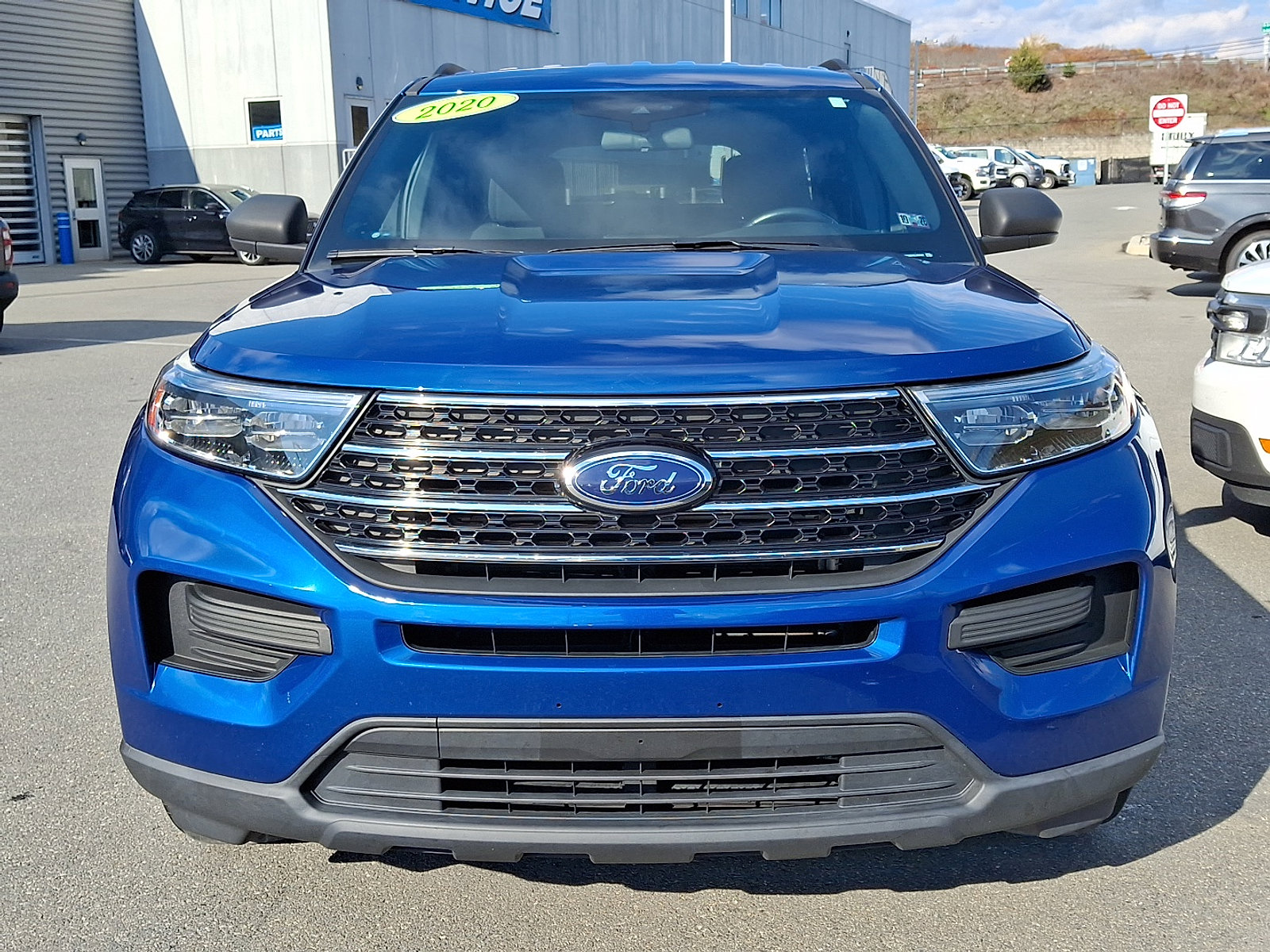 Used 2020 Ford Explorer XLT image 2
