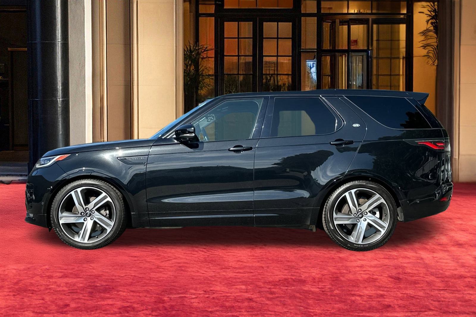 Used 2023 Land Rover Discovery S R-Dynamic image 3