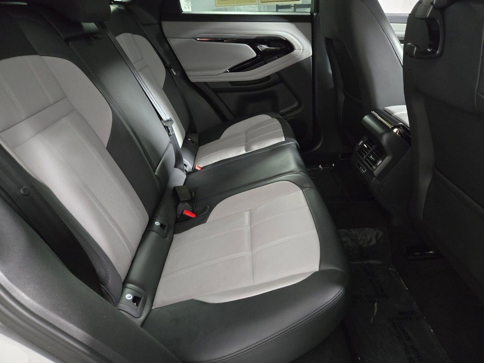 Used 2023 Land Rover Range Rover Evoque R-Dynamic SE AWD/4WD image 18