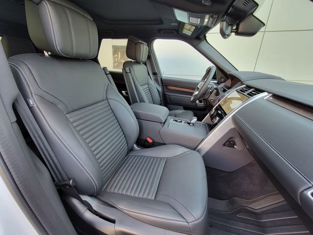 Used 2025 Land Rover Discovery Dynamic SE AWD/4WD image 21