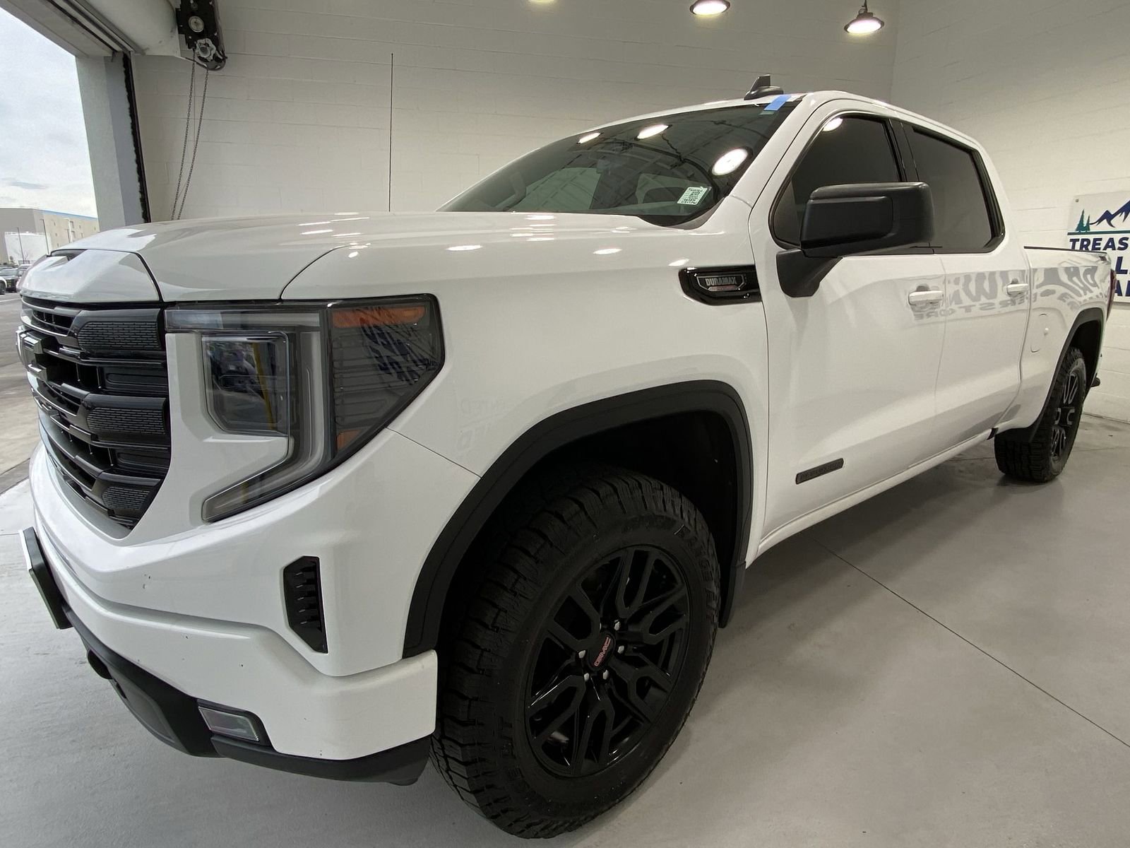 Used 2023 GMC Sierra 1500 Elevation w/ X31 Off-Road Package image 4