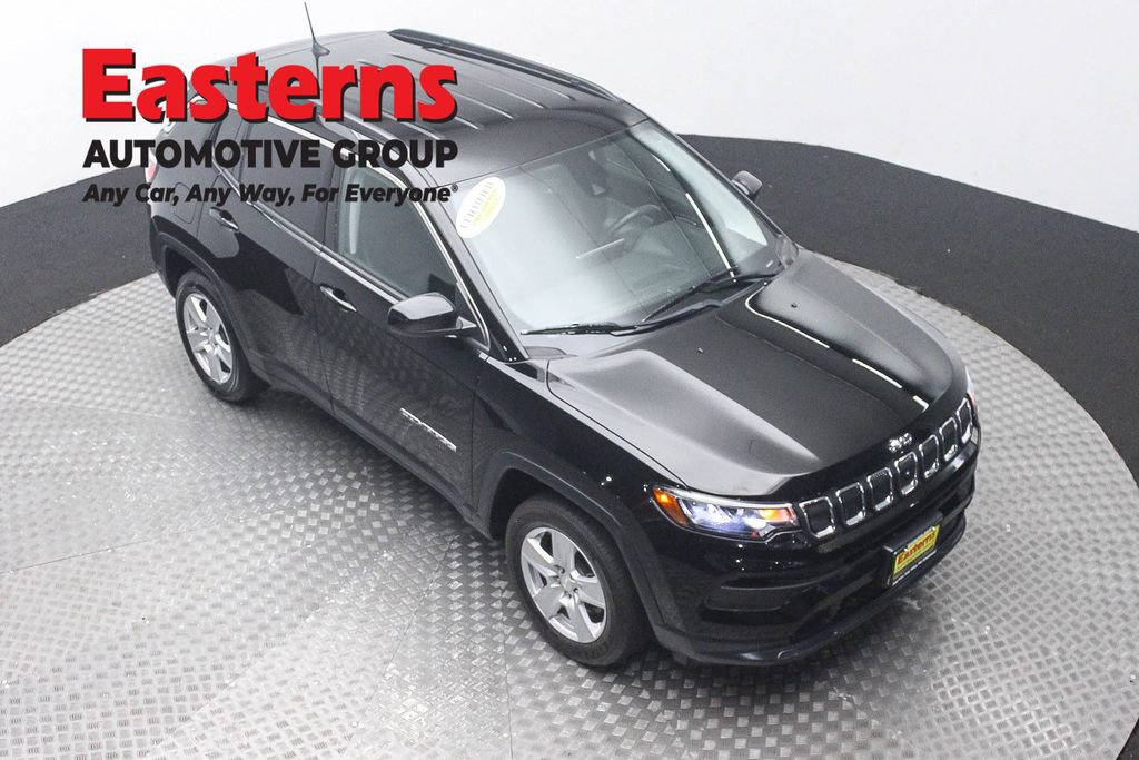 Used 2022 Jeep Compass Latitude w/ Convenience Group AWD/4WD image 3