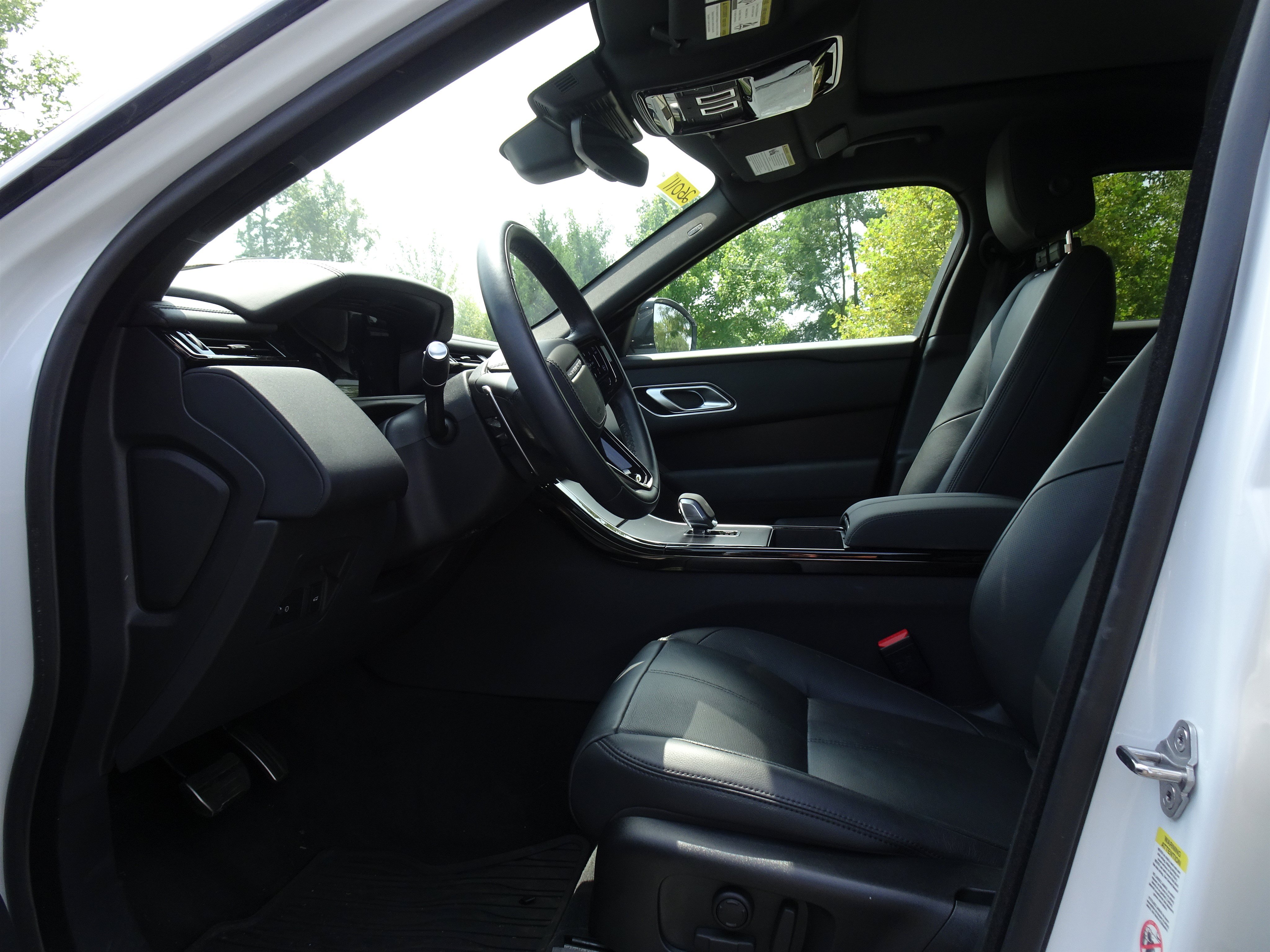 Certified 2026 Land Rover Range Rover Velar Dynamic SE AWD/4WD image 2