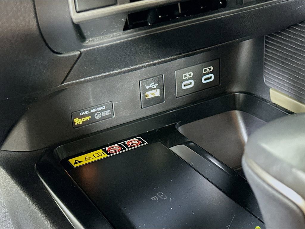 Used 2025 Toyota Camry SE FWD image 30