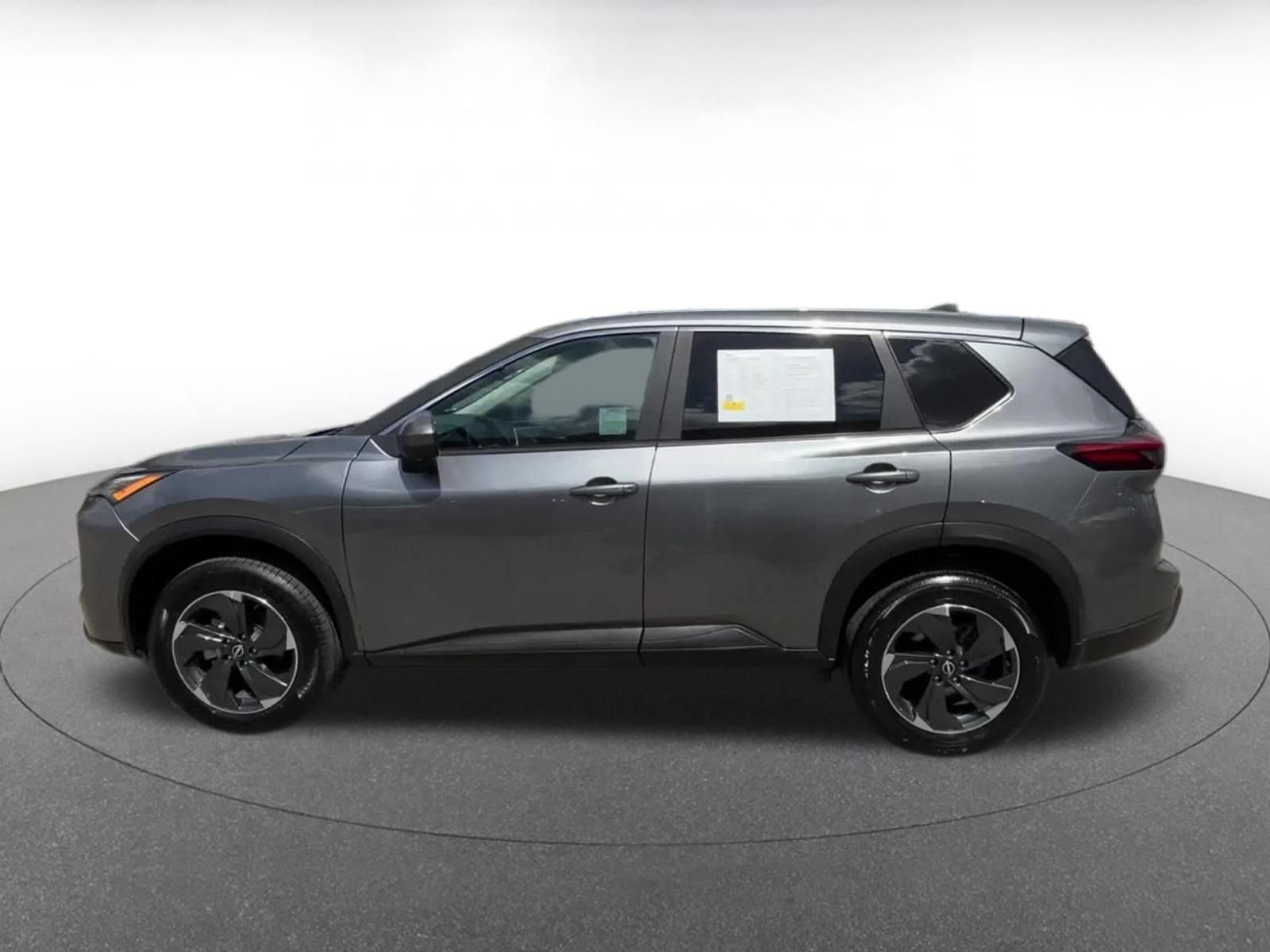 Used 2025 Nissan Rogue SV FWD image 9