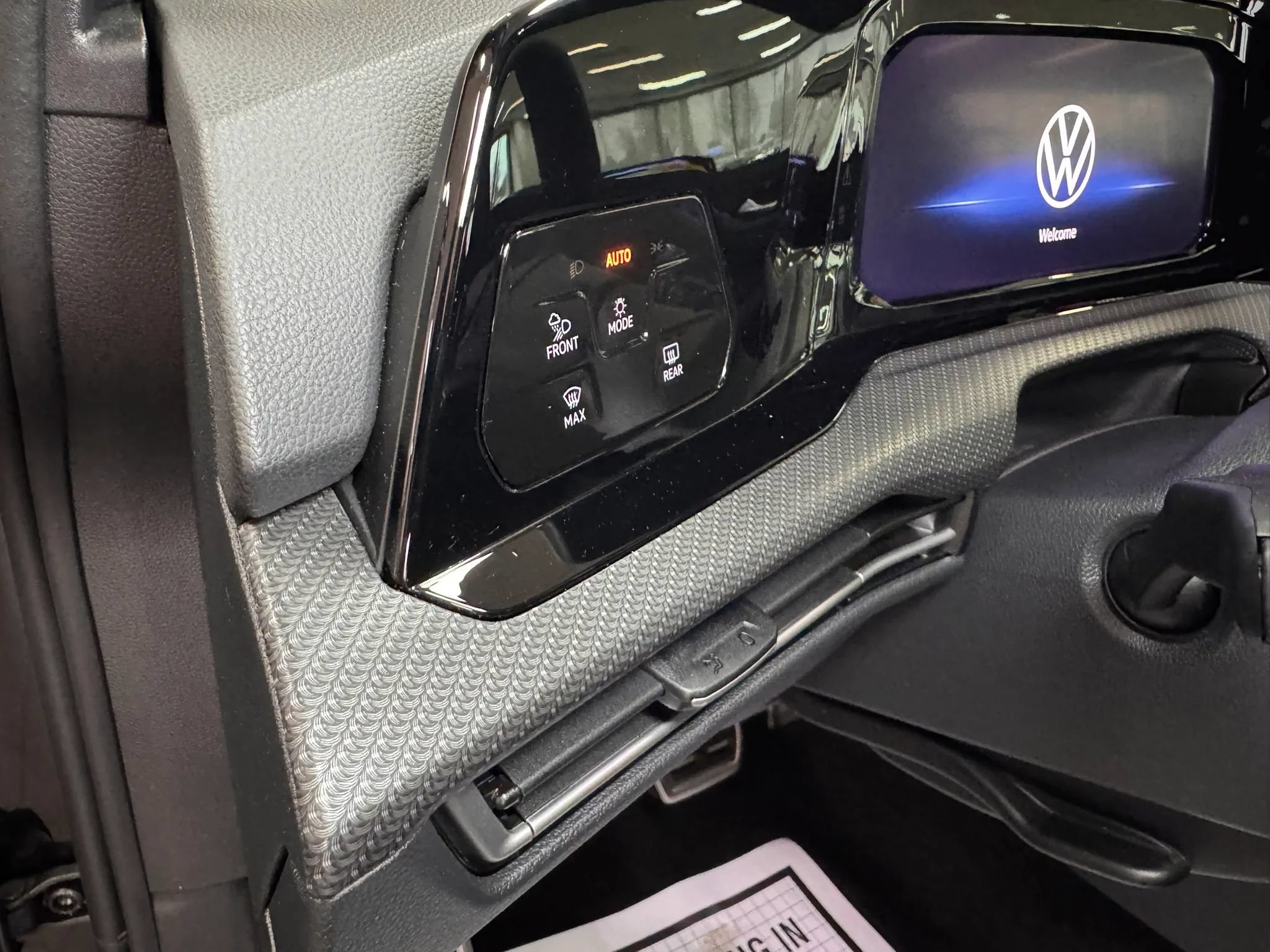 Used 2024 Volkswagen Golf R AWD/4WD image 24