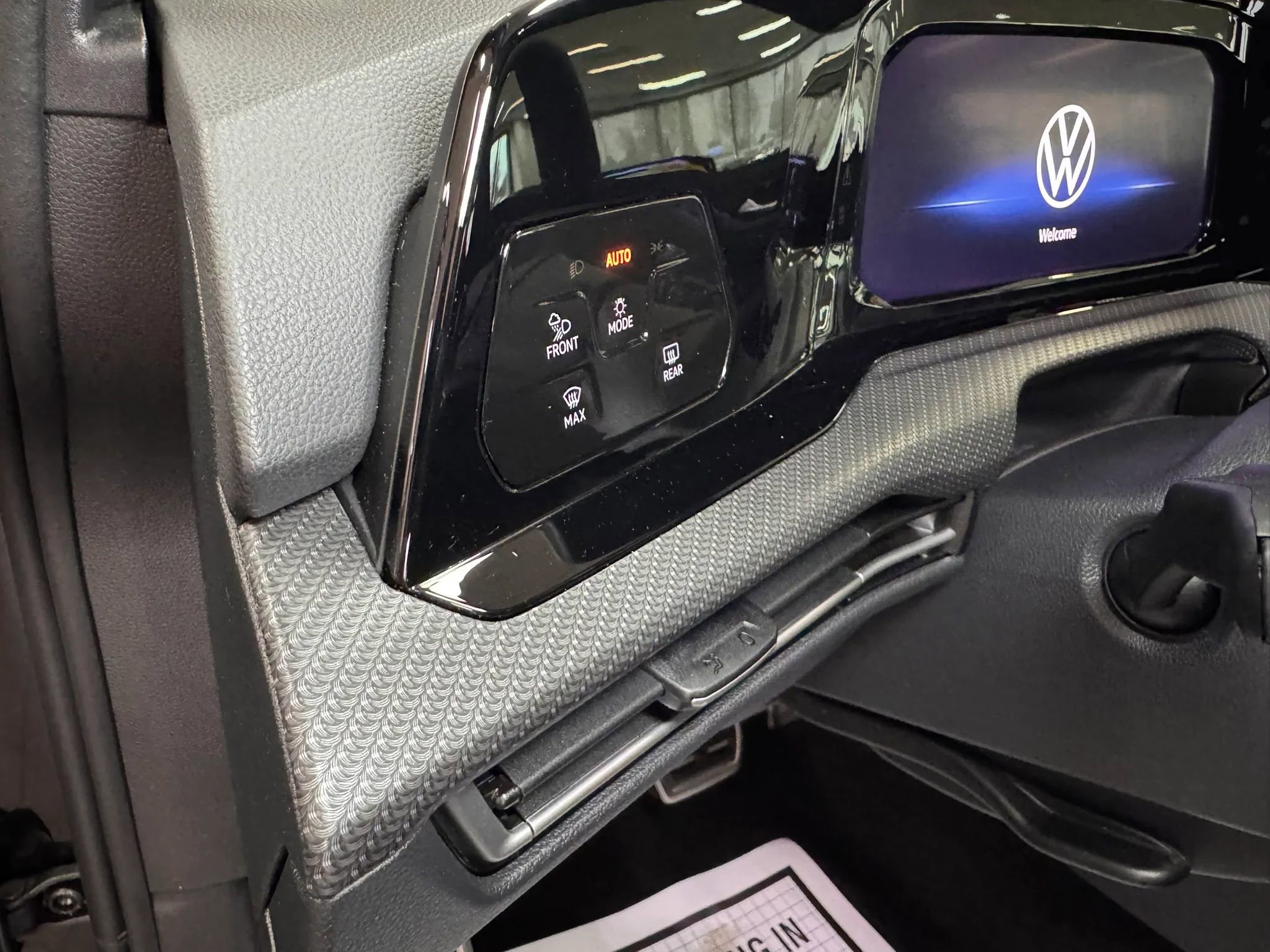 Used 2024 Volkswagen Golf R AWD/4WD image 24