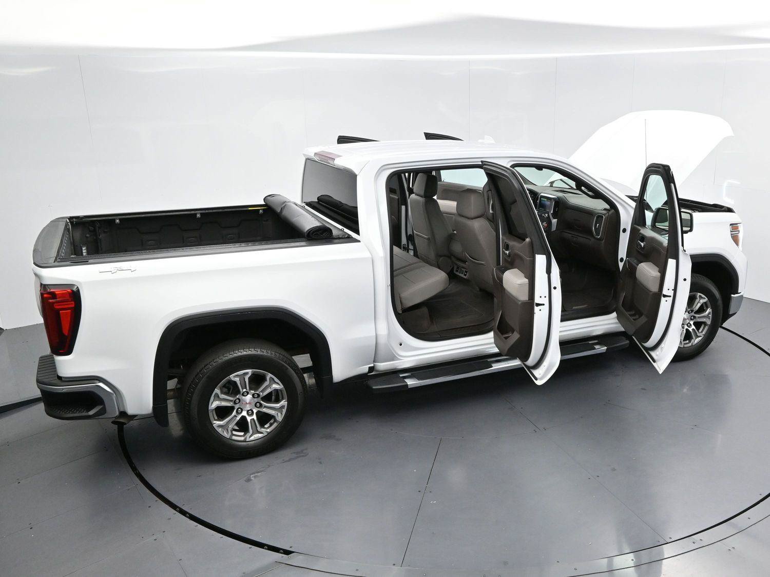 Used 2022 GMC Sierra 1500 SLT AWD/4WD image 39