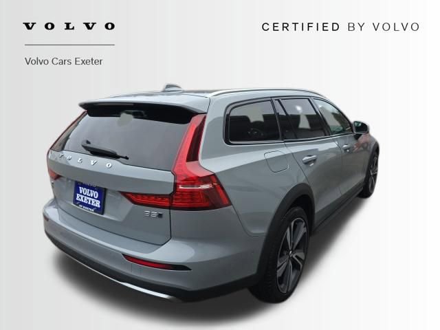 Certified 2025 Volvo V60 B5 Cross Country Plus image 10