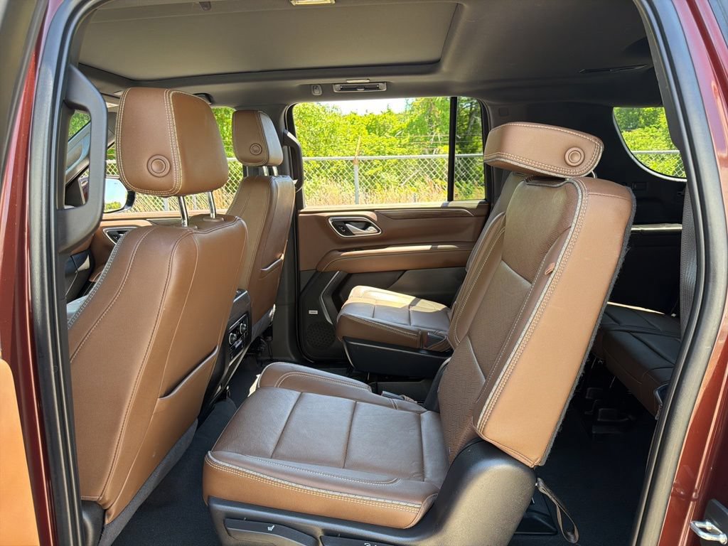 Used 2022 Chevrolet Suburban High Country AWD/4WD image 23