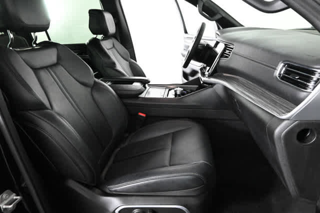 Used 2024 Jeep Wagoneer L Series II w/ Flexible Seating Group image 14