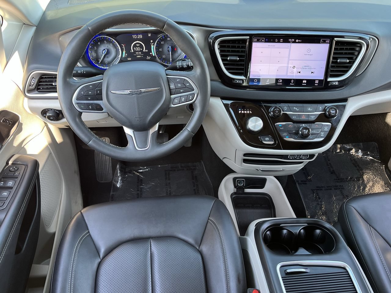 Used 2024 Chrysler Pacifica Touring-L FWD image 10