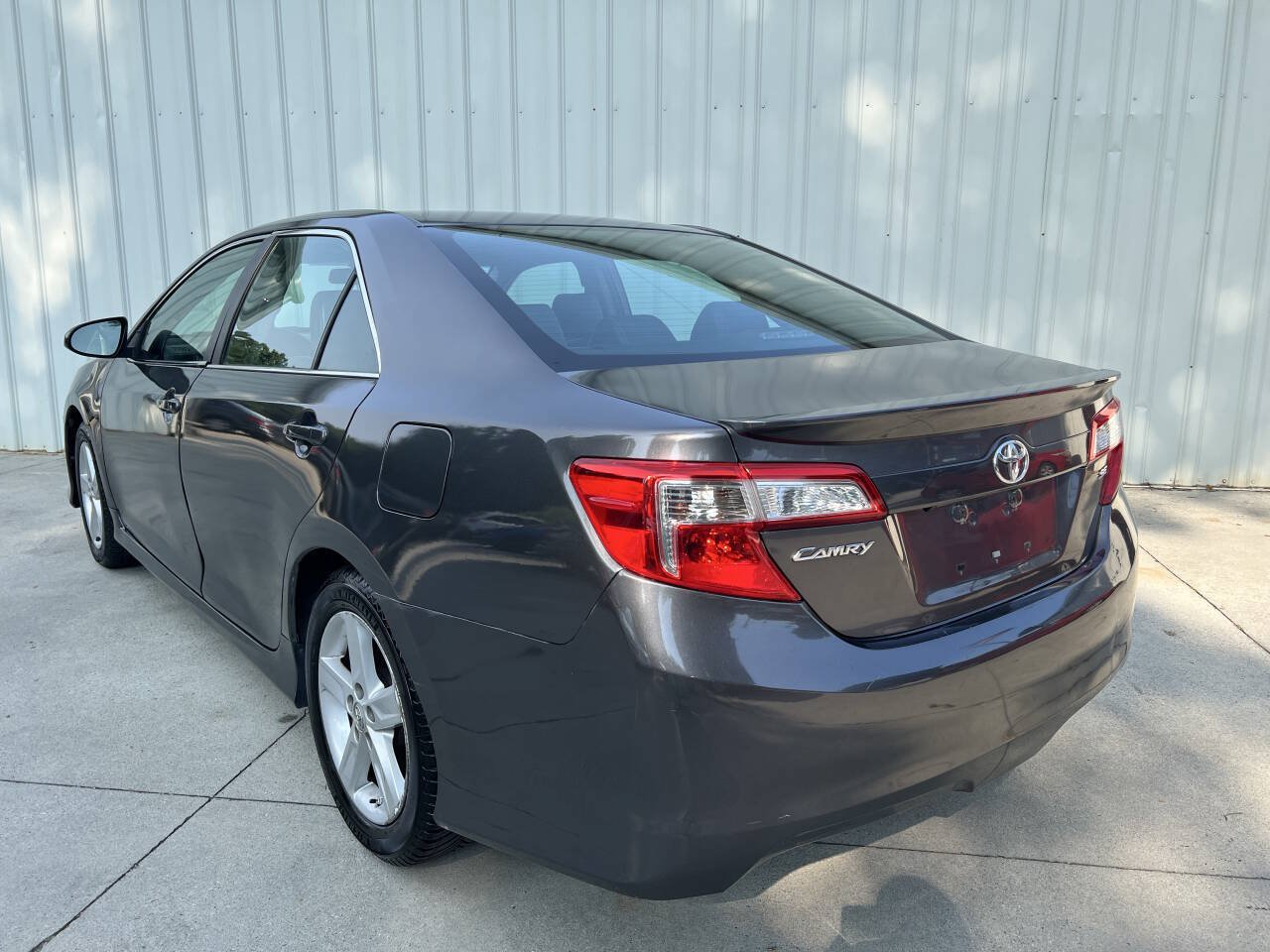 Used 2014 Toyota Camry SE FWD image 5