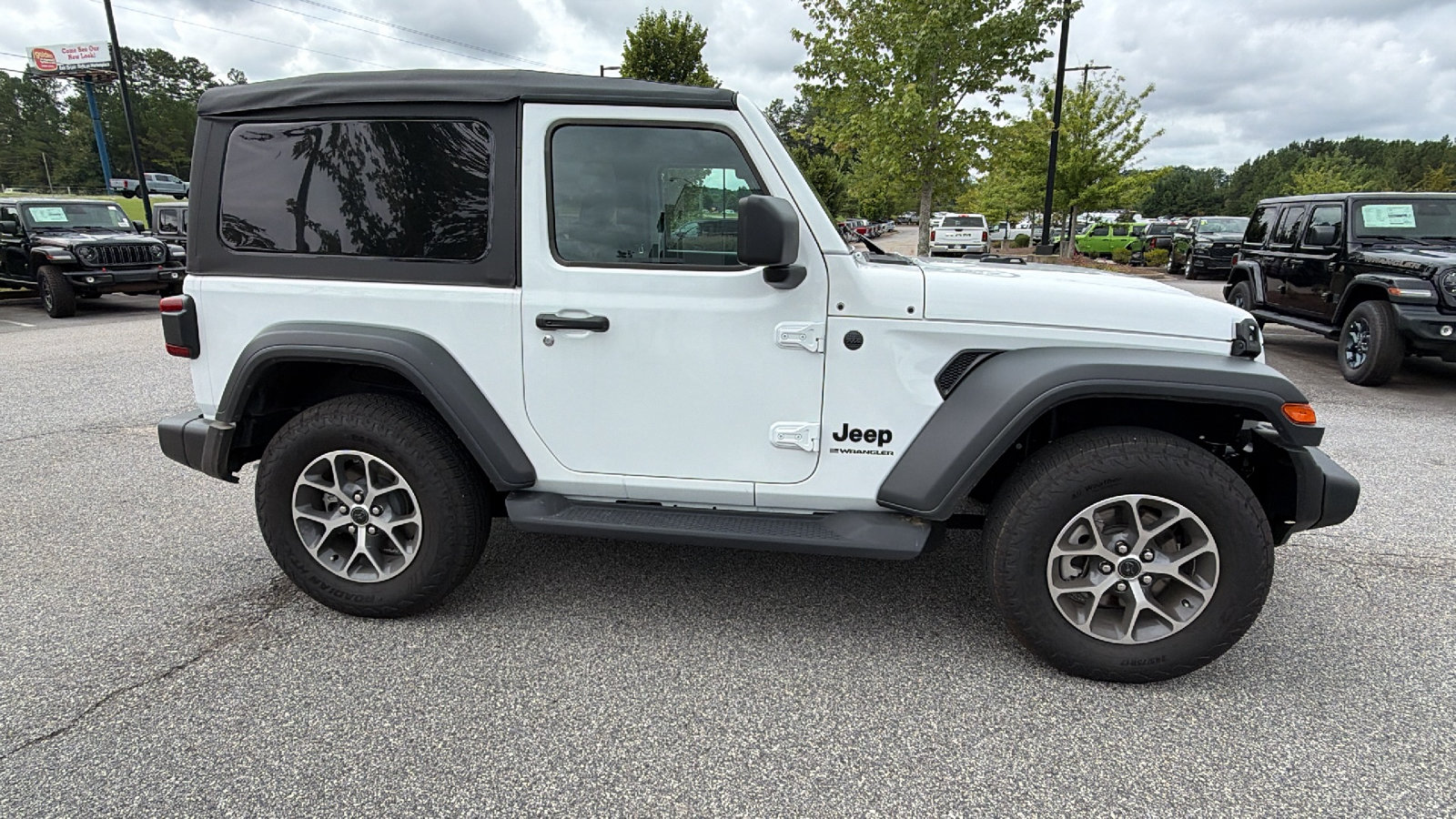 Used 2026 Jeep Wrangler Sport AWD/4WD image 7