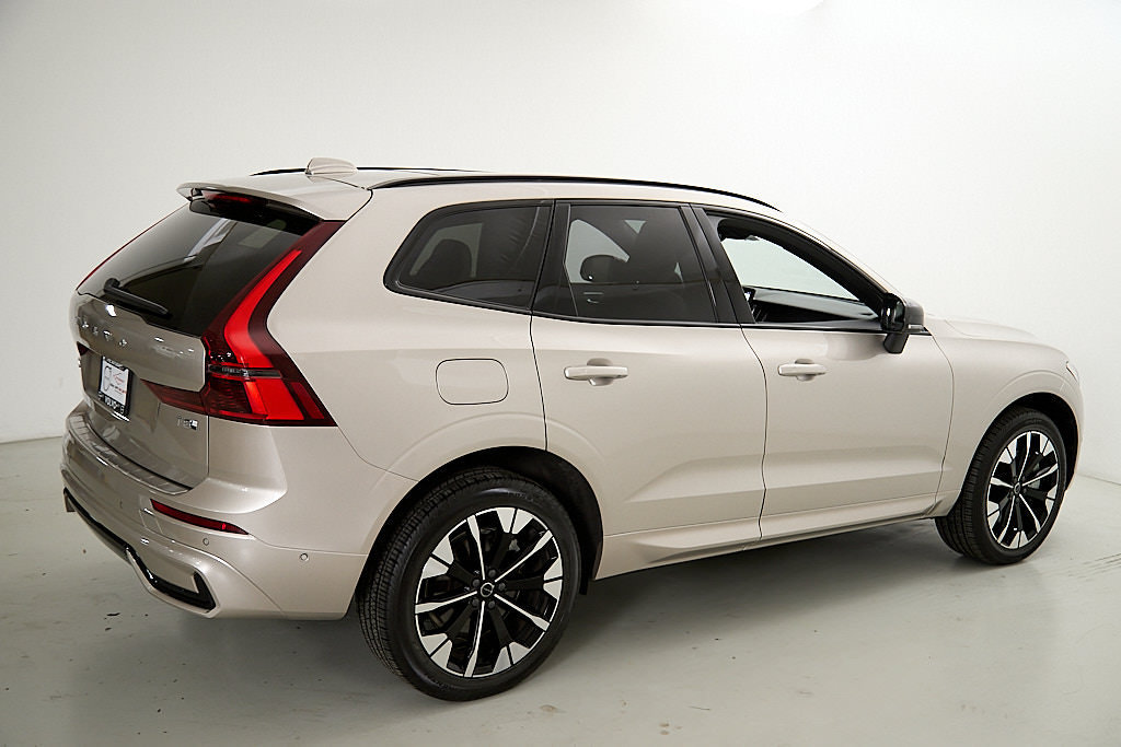 New 2026 Volvo XC60 T8 Plus w/ Protection Package Premier AWD/4WD image 8