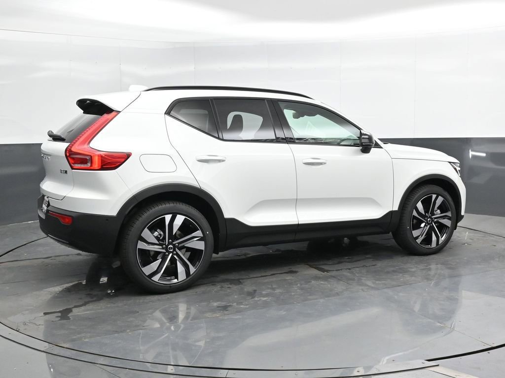 New 2025 Volvo XC40 B5 Plus w/ Protection Package Premier image 2