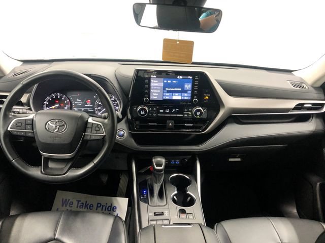 Used 2022 Toyota Highlander XLE AWD/4WD image 14