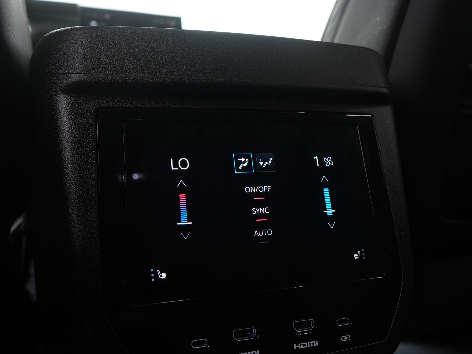 Used 2025 GMC Yukon XL Denali Ultimate AWD/4WD image 19
