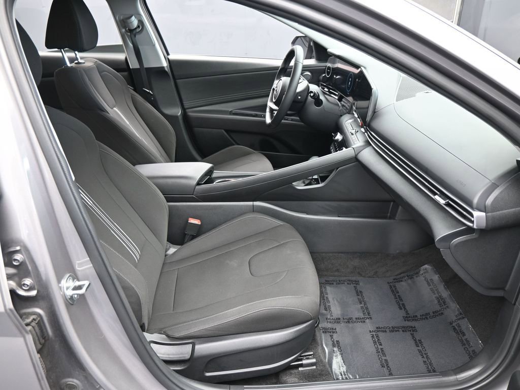 Used 2023 Hyundai Elantra SEL w/ Convenience Package image 39
