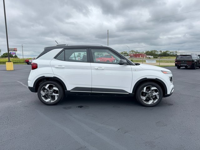 New 2025 Hyundai Venue Limited image 24