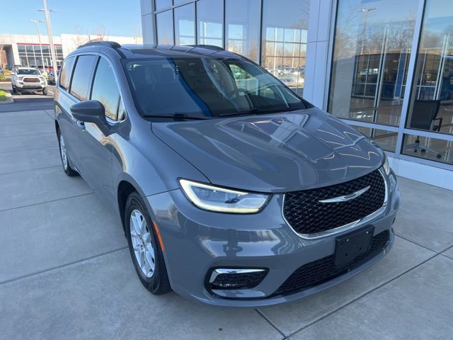 Used 2022 Chrysler Pacifica Touring-L image 1