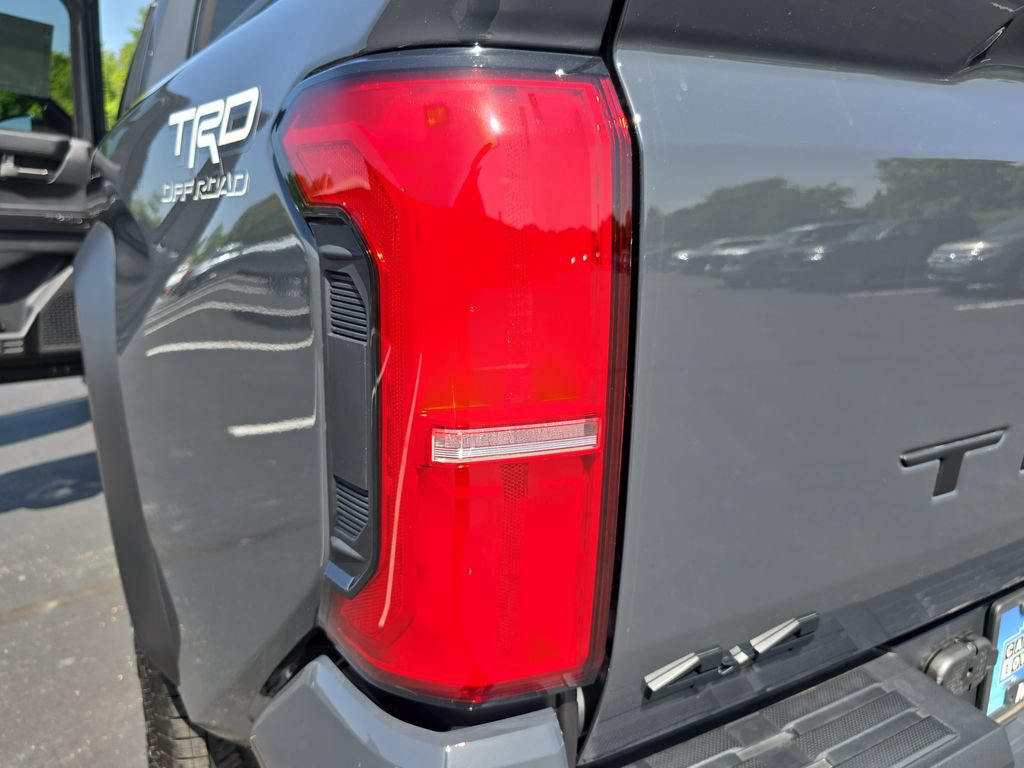 Used 2025 Toyota Tacoma TRD Off-Road AWD/4WD image 37