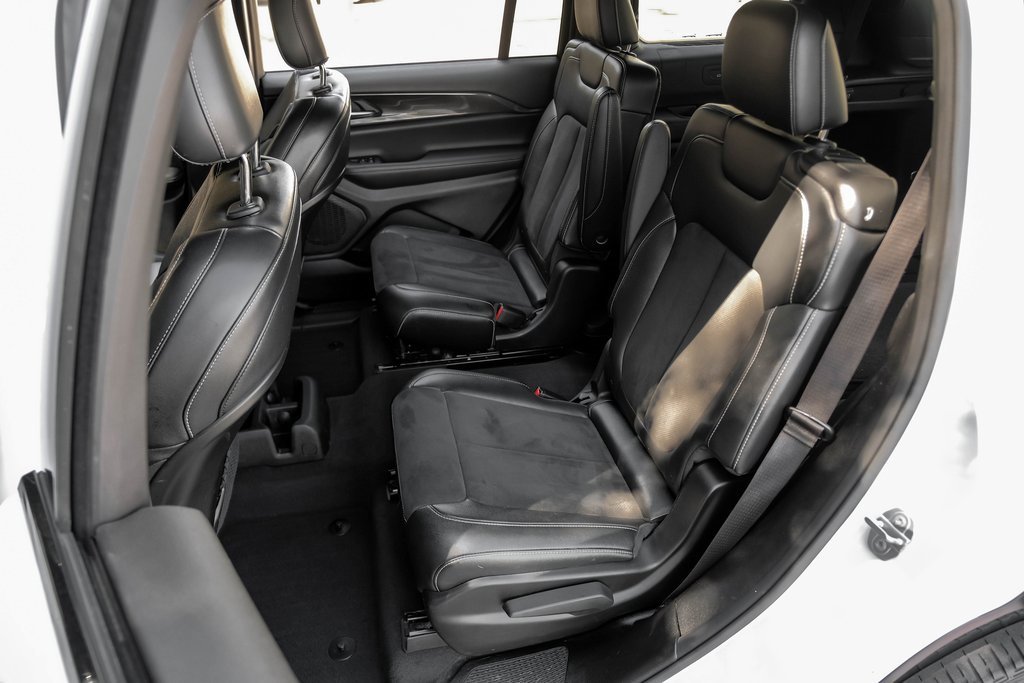 Used 2023 Jeep Grand Cherokee L Laredo image 48