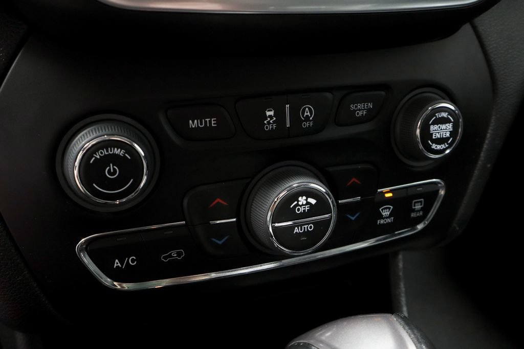 Used 2022 Jeep Cherokee Latitude Lux FWD image 32