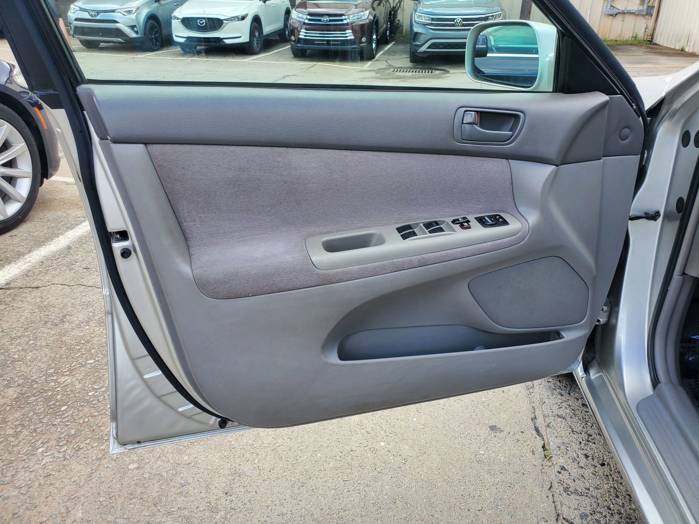 Used 2004 Toyota Camry LE image 15