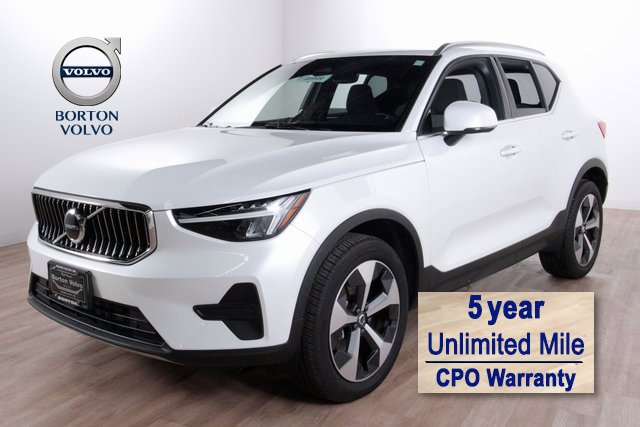 Certified 2025 Volvo XC40 B5 Core w/ Climate Package image 1