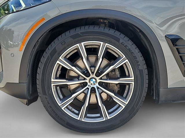 Used 2025 BMW X5 xDrive40i w/ M Sport Package AWD/4WD image 22