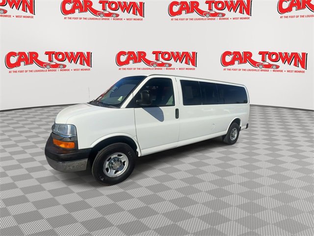 Used 2009 Chevrolet Express 3500 Extended Passenger image 4
