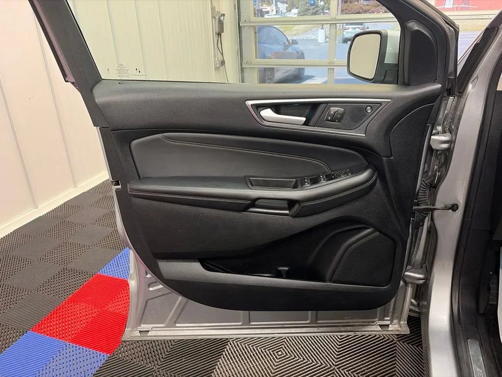 Used 2024 Ford Edge Titanium AWD/4WD image 10