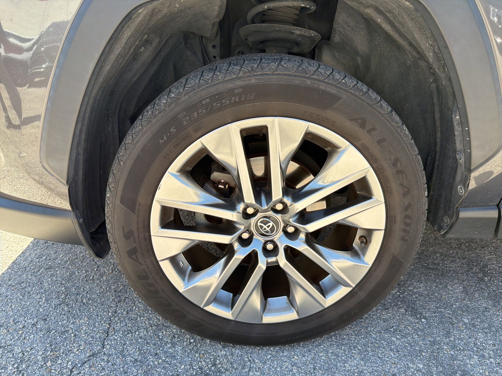 Used 2019 Toyota RAV4 Limited FWD image 29