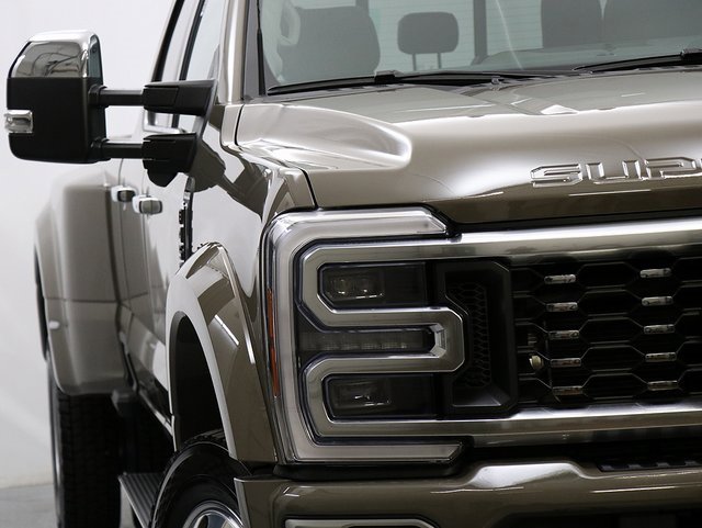 New 2026 Ford F450 Platinum w/ Platinum Plus Package image 4