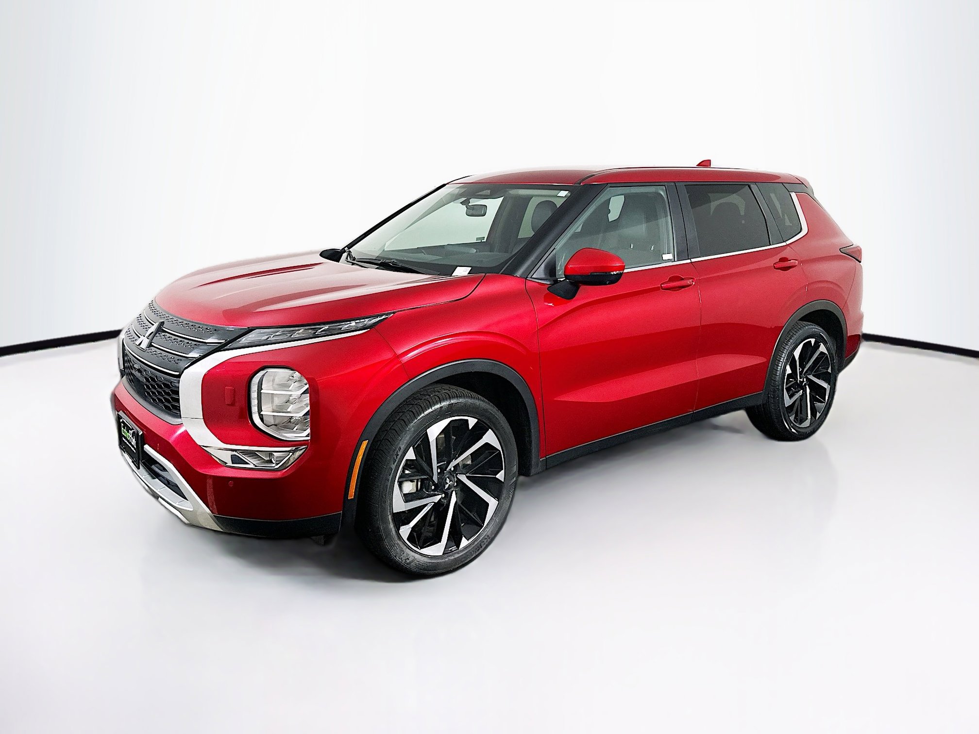 Used 2024 Mitsubishi Outlander SE image 3