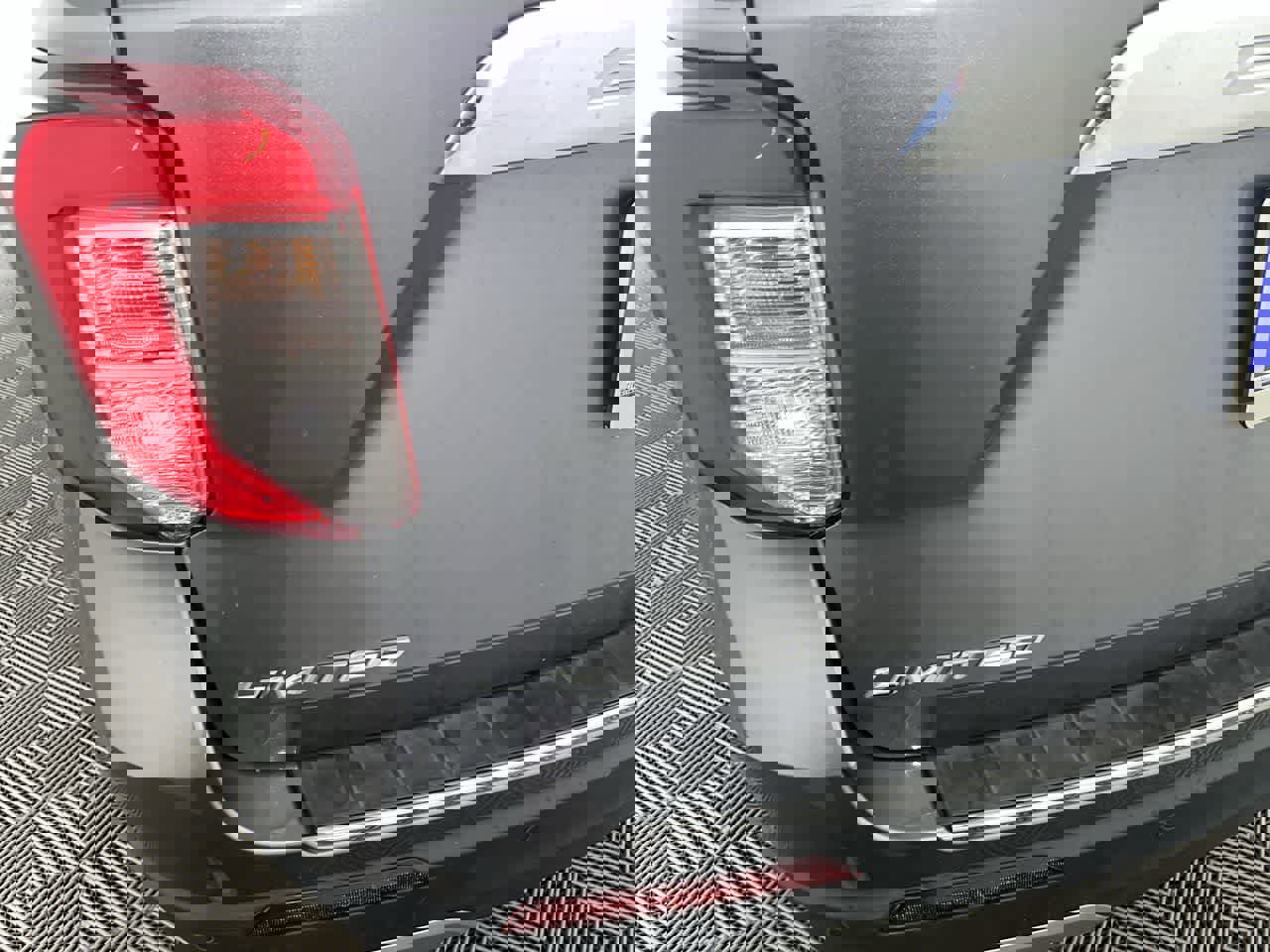 Used 2021 Ford Explorer Limited w/ Equipment Group 301A image 11