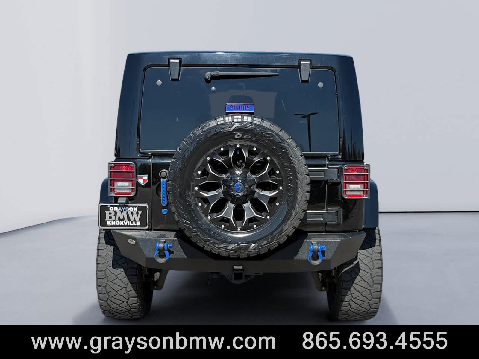 Used 2015 Jeep Wrangler Unlimited Sahara w/ Connectivity Group AWD/4WD image 4