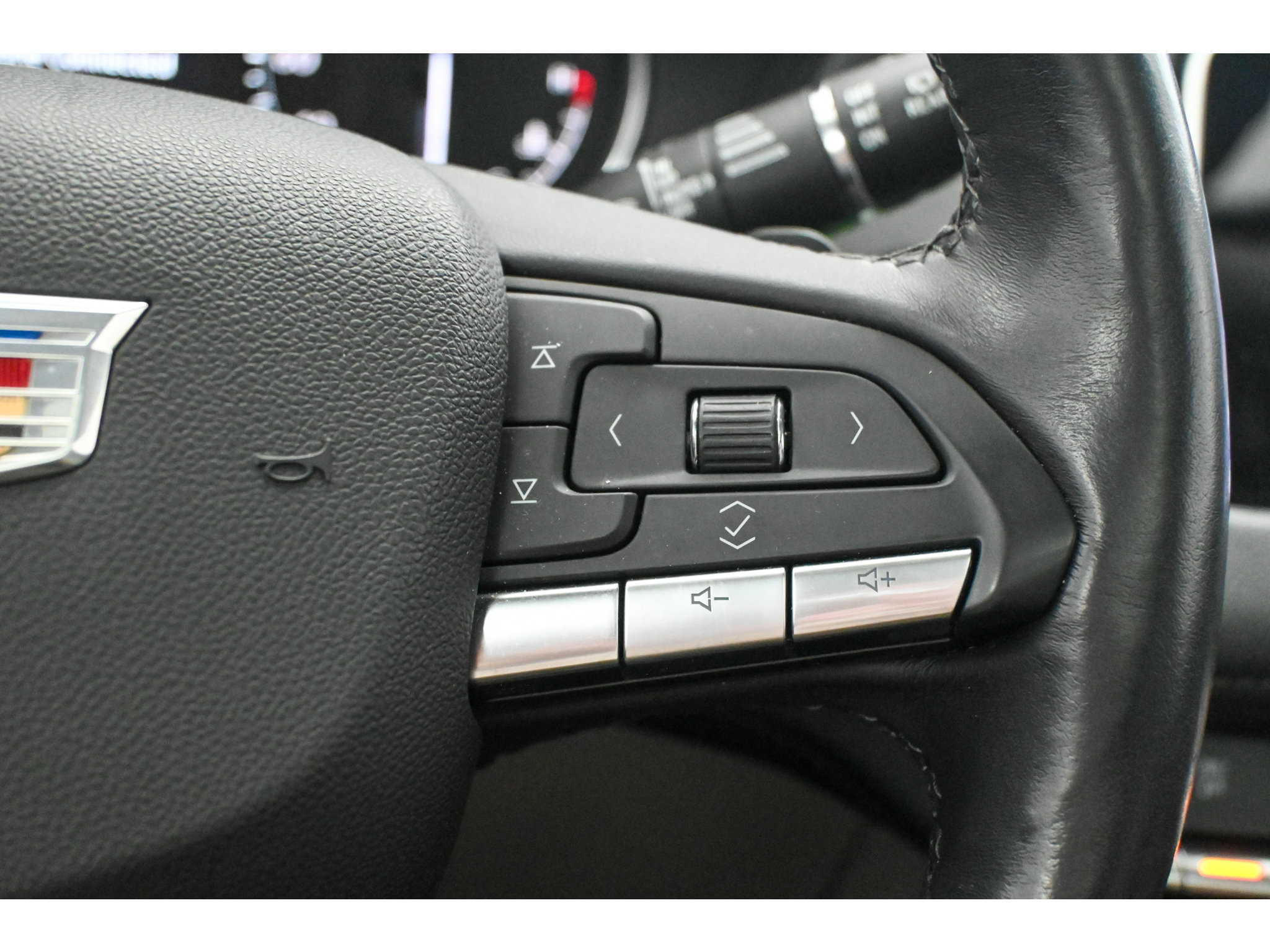 Used 2023 Cadillac XT4 Premium Luxury w/ Cold Weather Package FWD image 40