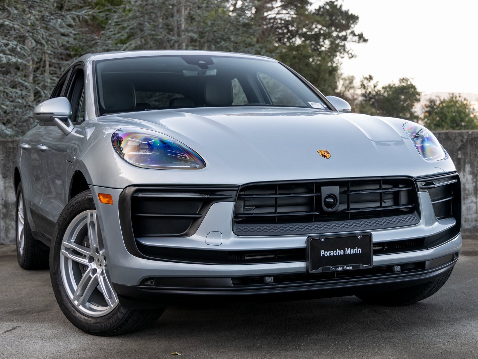 Certified 2025 Porsche Macan image 9