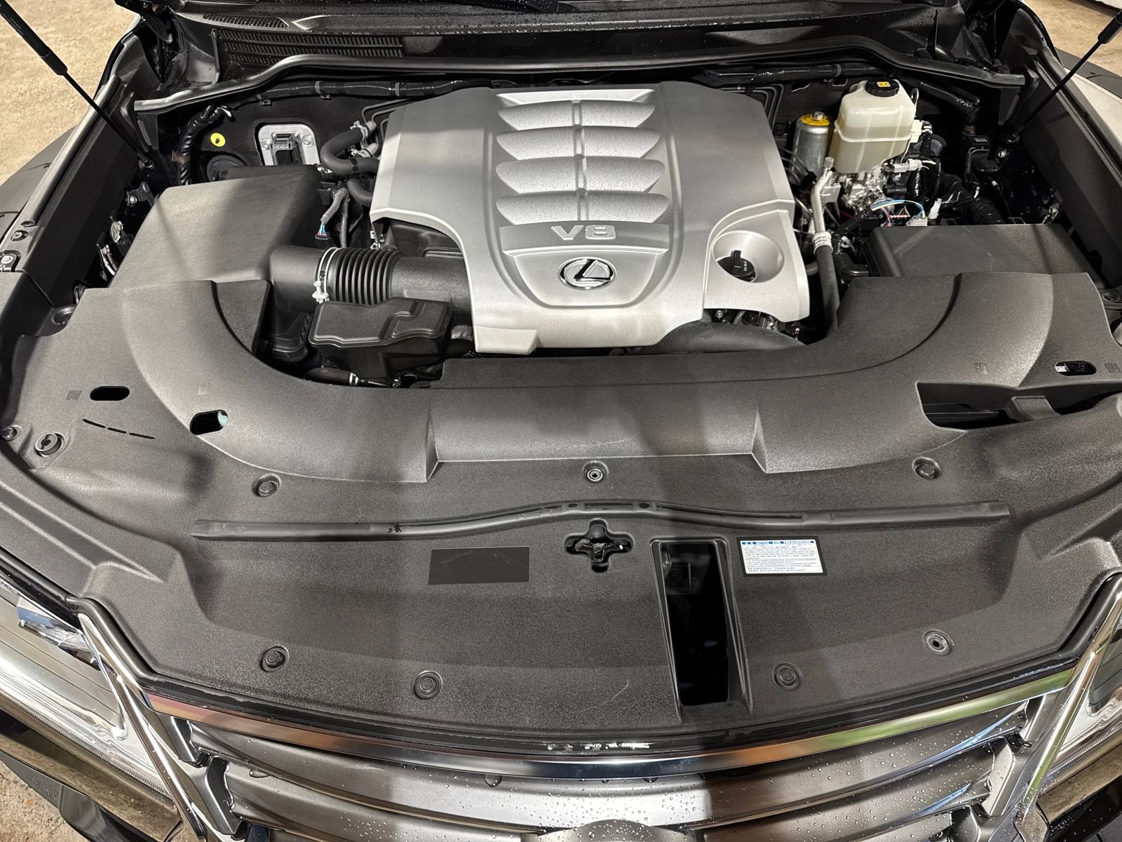 Used 2018 Lexus LX 570 4WD w/ Luxury Package image 32