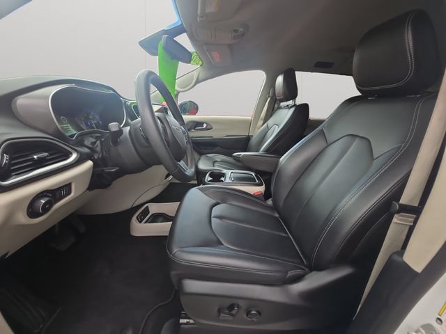 Used 2024 Chrysler Pacifica Touring-L FWD image 10