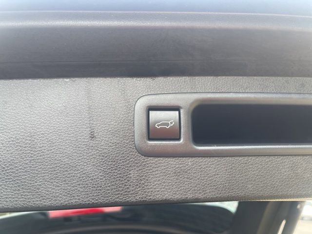 Used 2024 Toyota Highlander LE AWD/4WD image 11