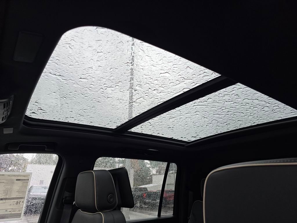 New 2026 Chevrolet Suburban Premier image 21