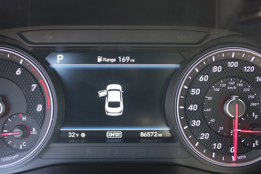 Used 2021 Genesis G70 3.3T image 15