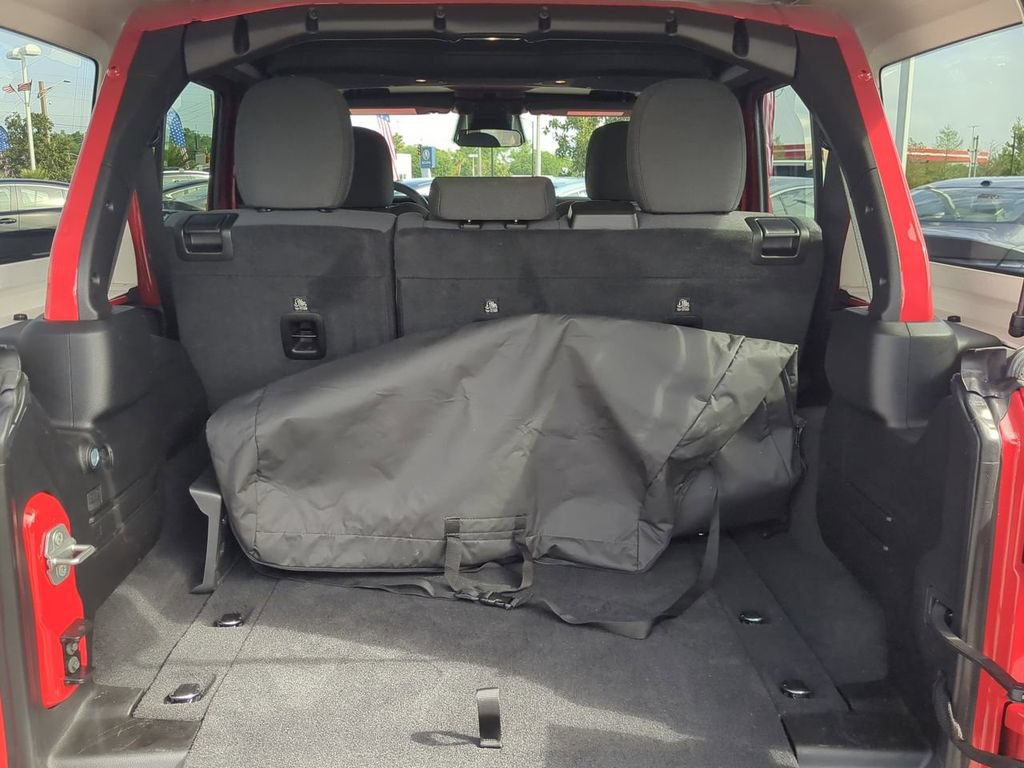 Used 2025 Jeep Wrangler Unlimited Sahara AWD/4WD image 13