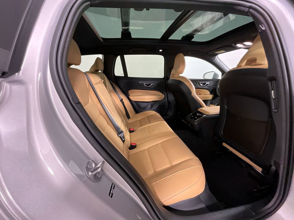 Used 2025 Volvo V60 B5 Cross Country Ultra w/ Protection Package Premier image 23