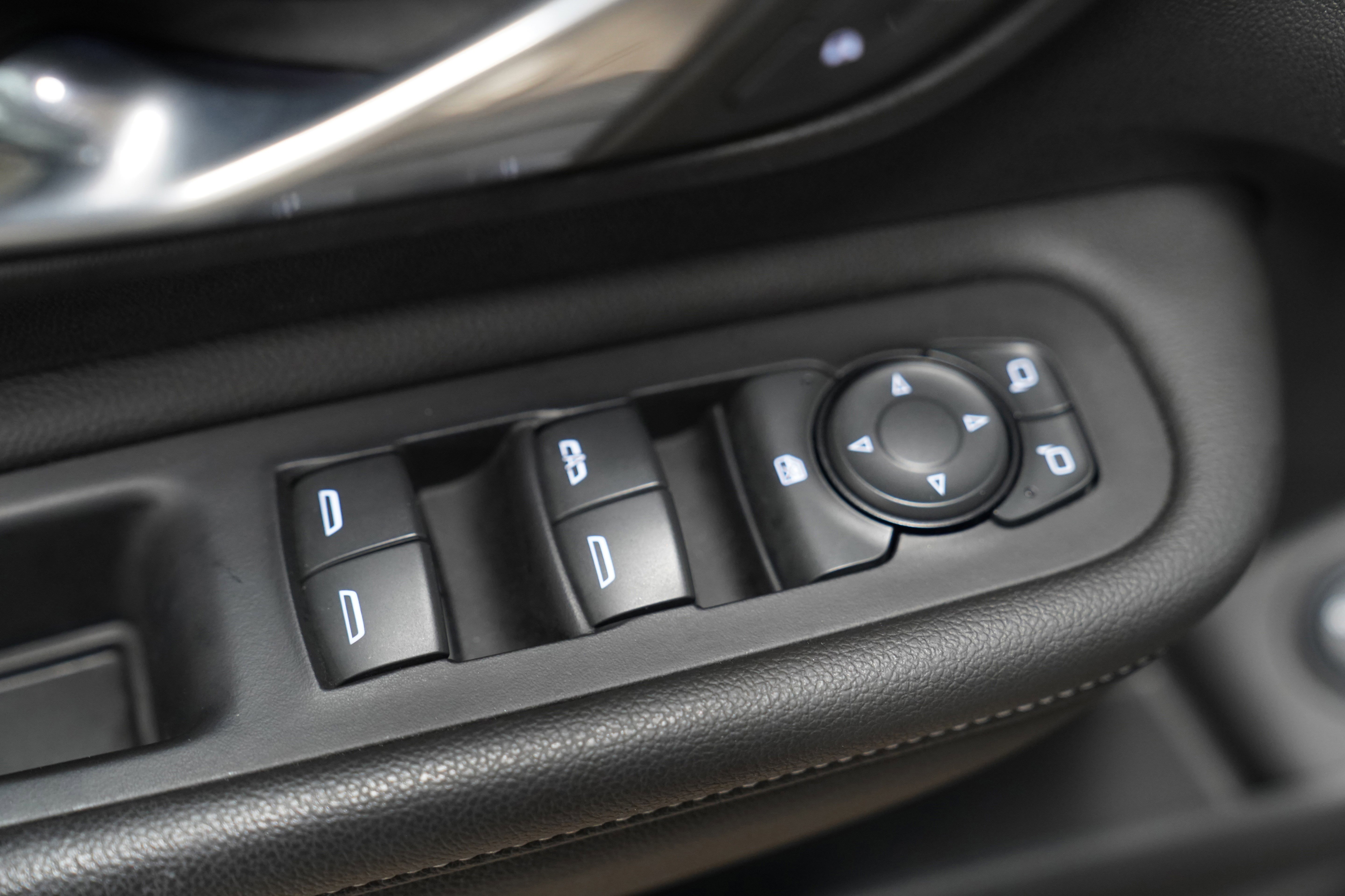 Used 2023 GMC Terrain SLE w/ Driver Convenience Package image 17