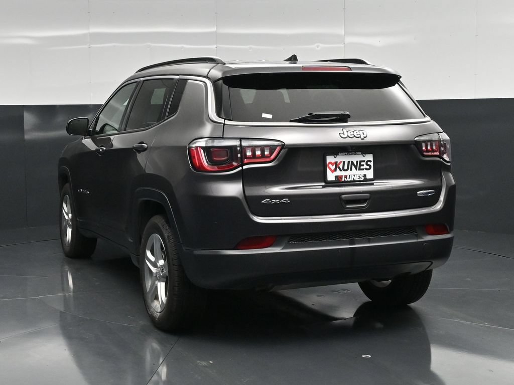 Used 2024 Jeep Compass Latitude AWD/4WD image 10